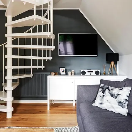 Апартаменты Reetdachhaus Hues Am Wall S Hues Am Wall